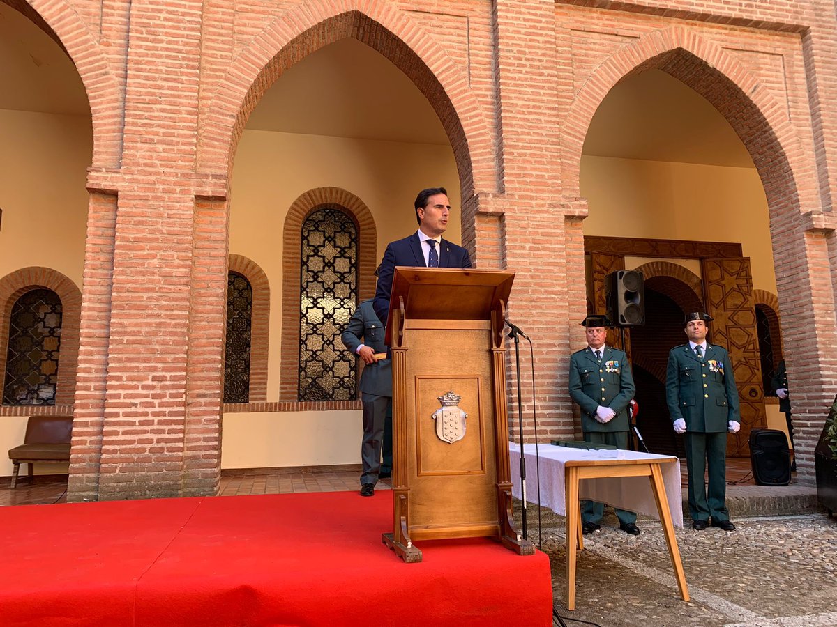 GuzmanGomezMdC's tweet photo. 🇪🇸 El día del #Pilar mi admiración y respeto x quienes hacen de su vida el servicio a los demás
🙏 Gracias por cuidarnos
🙌 Felicidades! en el día de vuestra Patrona
👉 Enhorabuena a los condecorados
👉 Nuestro recuerdo a los caídos
#UnGranPaís #12O @guardiacivil #VirgenDelPilar https://t.co/szHdO8CZzm