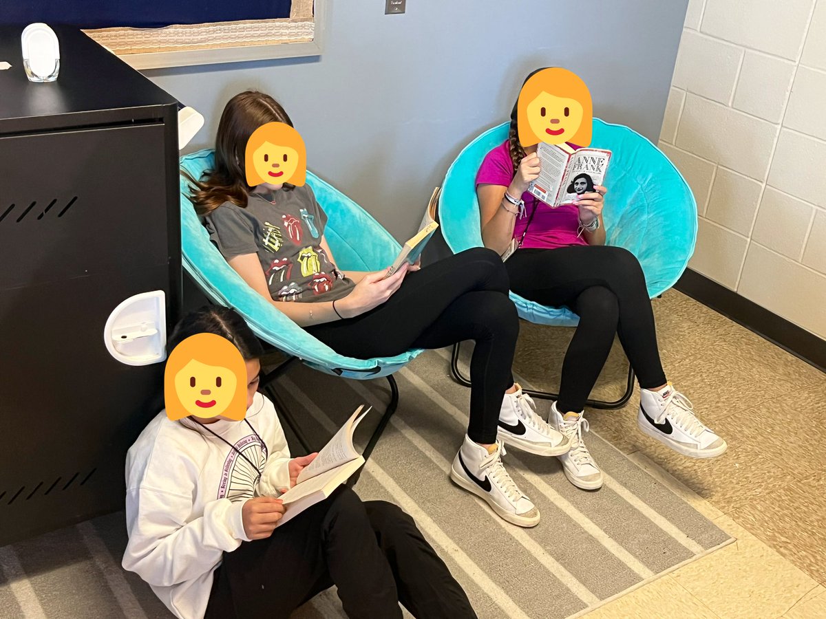 7th grade students in activity period take time to silently read in their comfort area. They shared with their reading partner what they liked and thought about their book. #Leamanjh <a href="/kpoland0607/">Katie Poland</a>