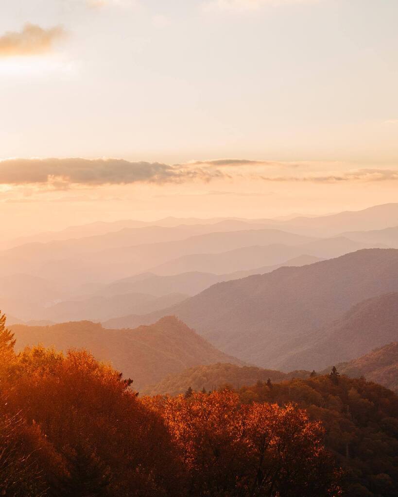 Golden Hour | Blue Ridge Parkway | North Carolina instagr.am/p/CjncP1qsymL/