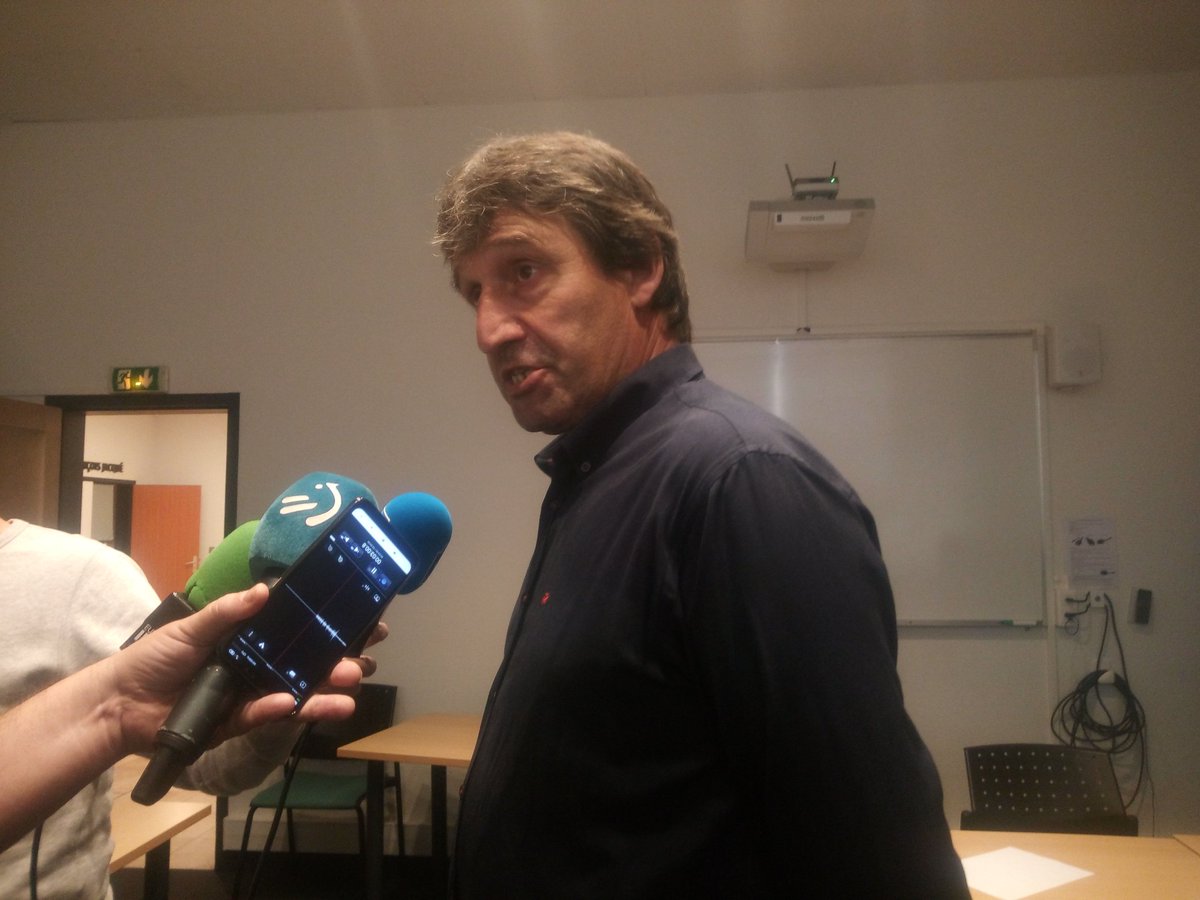 MediabaskInfo's tweet photo. Beñat Molimos, coprésident d'EHLG explique que la somme collectée lors de ces campagnes annuelles représente 20% du budget total de l'association. Cette année, EHLG s'adresse particulièrement aux entreprises car «l'agriculture touche toute la société» #agriculture #appeladons https://t.co/YDbFkHdJIG