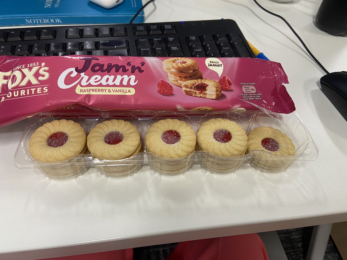 susiwatts's tweet photo. @foxs_biscuits feel cheated! Just opened a new pack of jam ‘n’ creams and there is one missing! What’s going on - where’s my biscuit?? Are you taking the biscuit?? https://t.co/cTzpdrEUBX