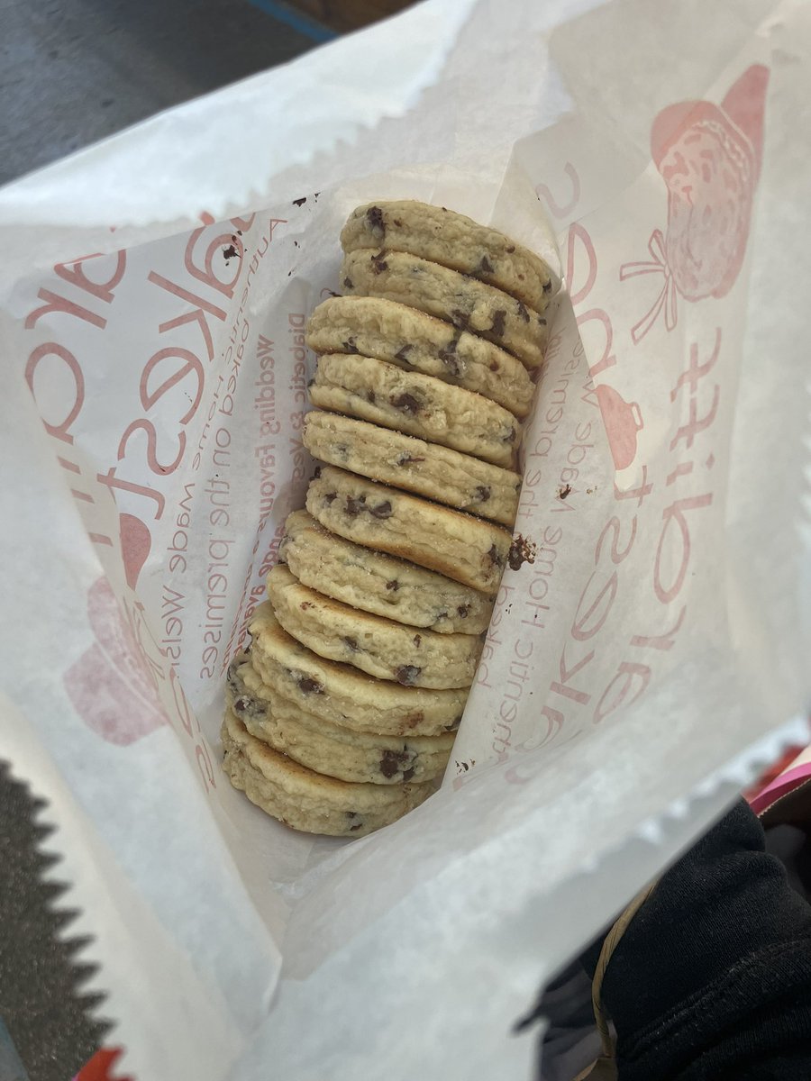 Polly James tweet media