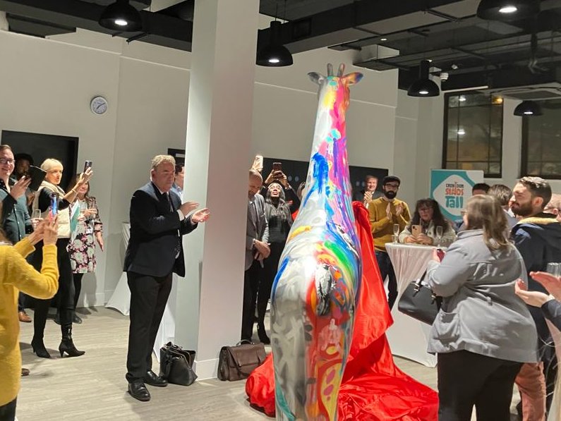 JasonForCroydon's tweet photo. It was a pleasure to attend the #Croydon Stands Tall Launch event last night with @AndyStranack, hosted by @CroydonBID. This is the start of a great initiative which will form an art trail next year during the #LondonBoroughofCulture and raise crucial funds for @crisis_uk 🦒🎨 https://t.co/rZnn2OsPfT
