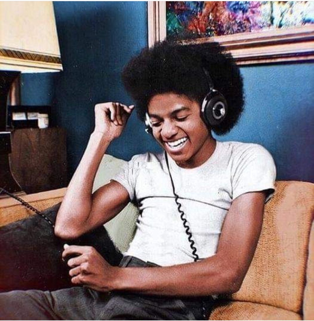 Michael Jackson в наушниках