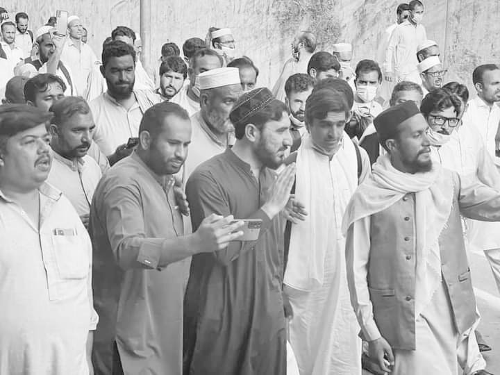 Asmatcomrade's tweet photo. This young guy manzoor pashteen is winning the hearts of people and now his voice is echoing into the central part of Pakhtunkhwa.He is the true heir of Bacha Khan for being honest, humile and speaking his heart out. HE is a throneless king of pashtuns. https://t.co/kgSCB1lmhB