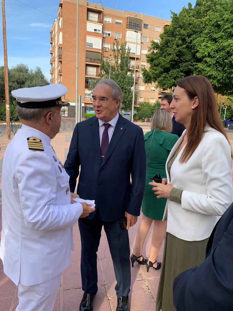 vox_cartagena's tweet photo. #VOX ha estado presente en los actos de conmemoración de la #GuardiaCivil por su patrona #VirgenDelPilar 
@JM_MarinGascon y @PilarGarcia_Vox no han querido perderse este magnífico acto.
#GuardiaCivil 
#VirgenDelPilar https://t.co/oOEYLUtCLF