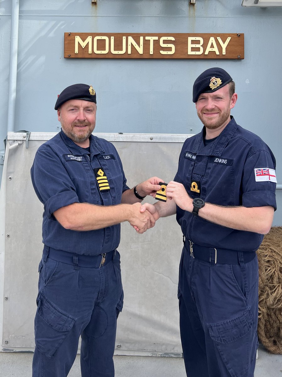 Honoured to present Lt Dom Jenkins with his 2nd stripe today whilst serving on board @RFAMountsBay in support of #OpAchillean. 

Well done Dom!

@HMSVIVID