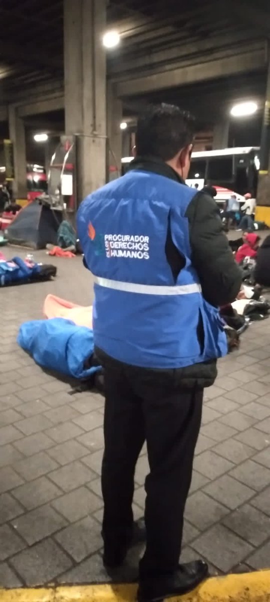 PDHgt's tweet photo. Personal de turno de #PDHgt verifica el respeto de los #DDHH de personas migrantes que se encuentran en #CentraSur https://t.co/ynzJiwHA4I