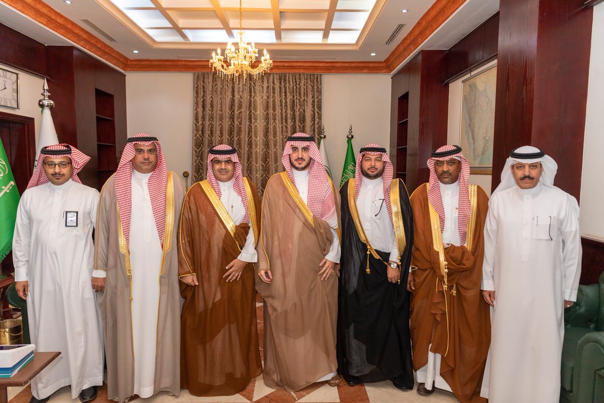 نوّه سمـوه بدعم القيادة الرشيدة لقطاع الأعمال .

سمو #أمير_منطقة_الجوف يستـقبل رئيس مجلس وأعضاء غرفة #القريات 
و #يدشن الهوية الجديدة لها.

أكـد سموه أهمية دور الغرفة في الحراك الاقتصادي والتنموي ودعم شبـاب وفتيات الأعمال والمشروعات الريادية.

spa.gov.sa/viewfullstory.…
<a href="/gcci_info/">غرفة القريات</a>