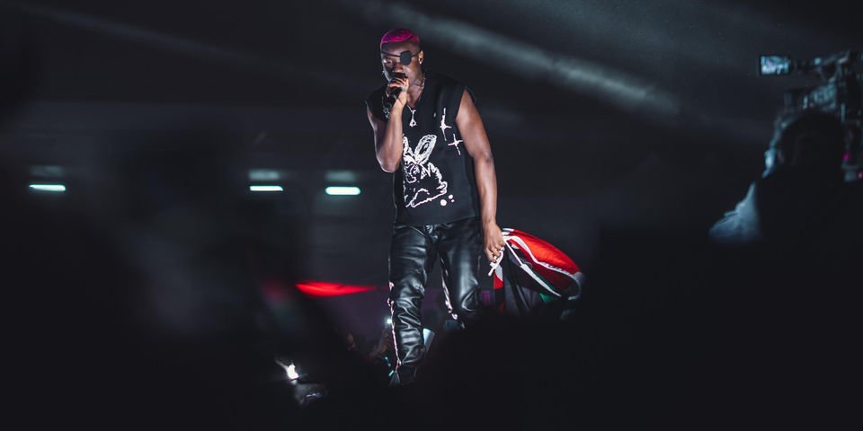 goldfishpr's tweet photo. Amount paid to Ruger 3.6million
Venue of concert: MERU
Result: disappointment
The Nigerian Afrobeat star #Ruger delivered a disheartening performance at the Walker Town concert at the #Kinoru Stadium in Meru town on Saturday night. https://t.co/QuNsWZXOeu