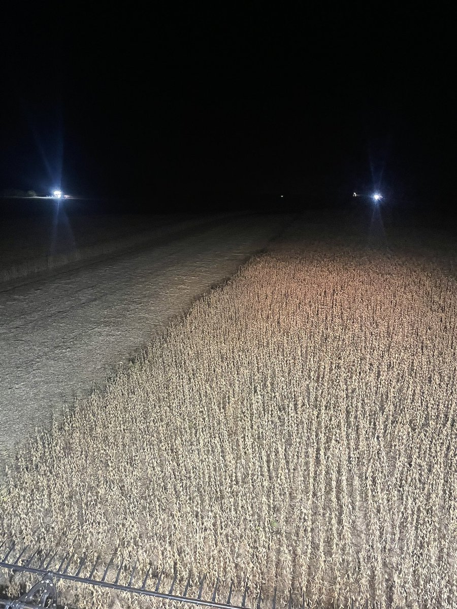 TJKlopp's tweet image. Thanks to all the guys at  @DeltaPowerEquip in Exeter!!  the one combine was only in the shop for 4 hours yesterday on one of the nicest harvest days of the fall!  Still managed to get back to the party and knock a bunch more off after supper #allhandsondeck