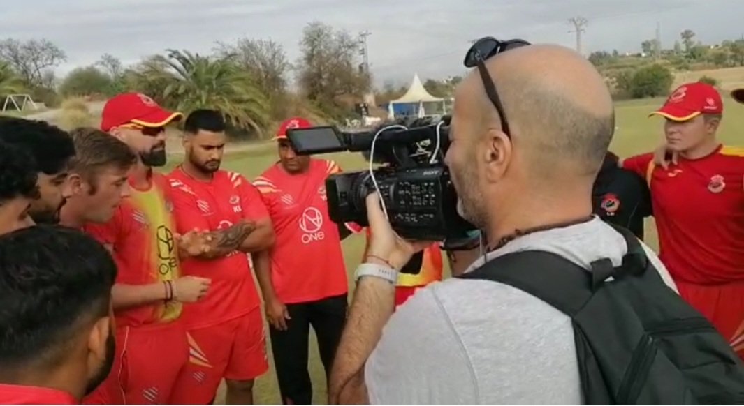 España gana a Inglaterra por primera vez en un europeo en cricket y allí estuvimos para verlo y grabarlo. Con <a href="/maycasanfer/">maycasanfer</a> <a href="/cricketespana/">StreetCricket Espana</a>
antena3.com/noticias/depor…