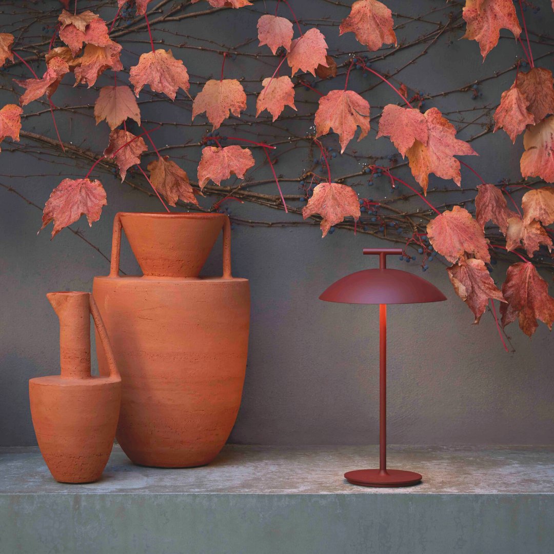 The warm color of leaves and the Autumn cozy atmosphere envelop and match with Mini Geen-a in the brick battery version. A gem of style perfect to be used also outdoor. #Kartell #Kartelldesign #Kartelllights