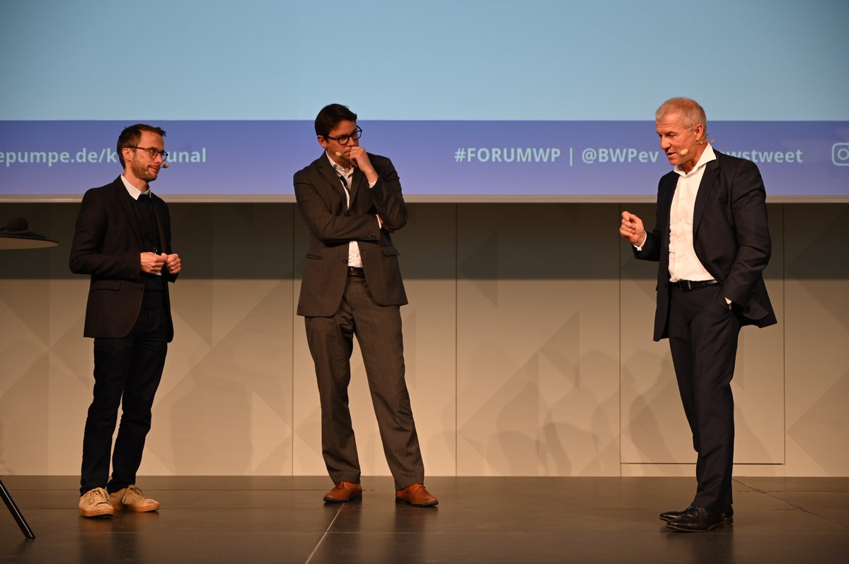 vdwSachsen's tweet photo. Im anschließenden Austausch mit @EmaHeisenberg von #ecoworks wurde klar: Es braucht eine ehrliche #Förderpolitik ohne bürokratische Hürden zur schnellen Umsetzung von Baumaßnahmen, #Kostensicherheit für die Unternehmen & die Einbeziehung der Menschen im Prozess der #Energiewende. https://t.co/ciRPILog4O