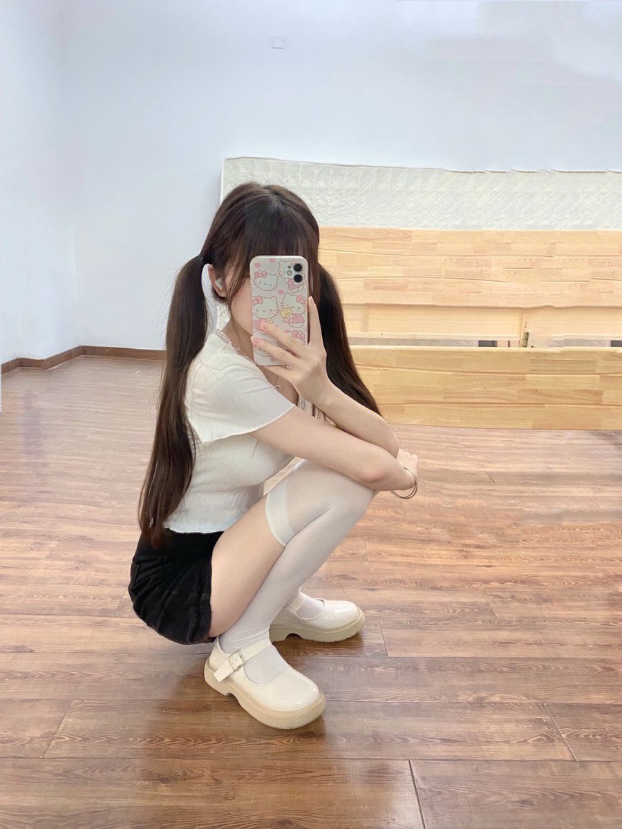 ryuazusa06's tweet photo. 甜妹儿~#过膝袜 #双马尾 https://t.co/RPQtmggcAA