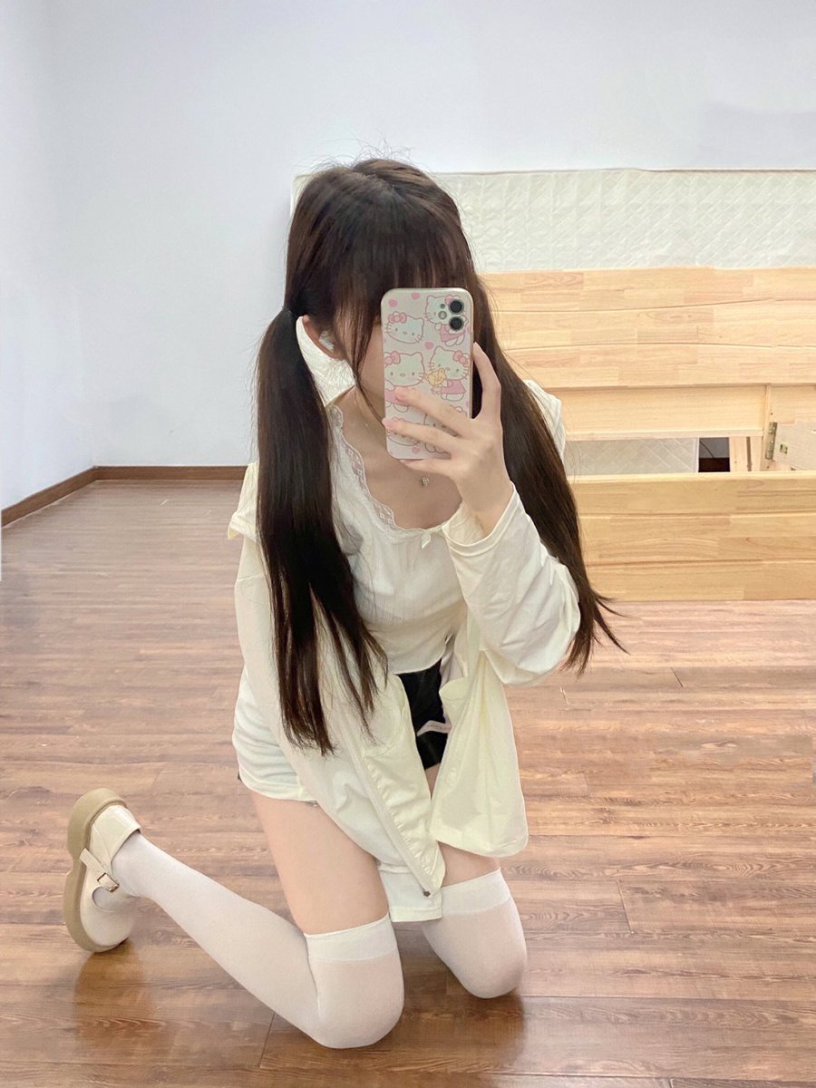 ryuazusa06's tweet photo. 甜妹儿~#过膝袜 #双马尾 https://t.co/RPQtmggcAA