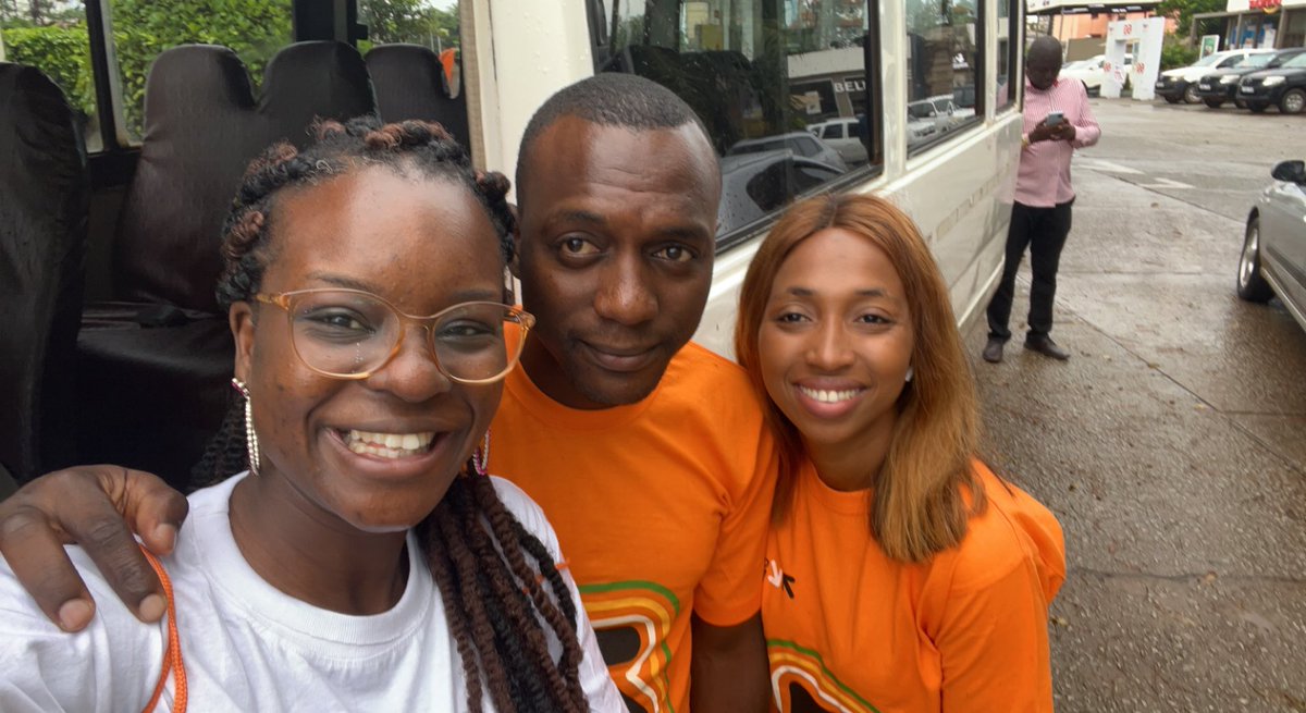 QuenumZ's tweet photo. Tous au service de nos clients, journée terrain spéciale 10 ans #OrangeMoney
@orangeguinee_gn @orangeafrica @Kmed79 @Nfamory1er @Mr_AHYEE @AKarim_Bangoura https://t.co/F7D8al01ut