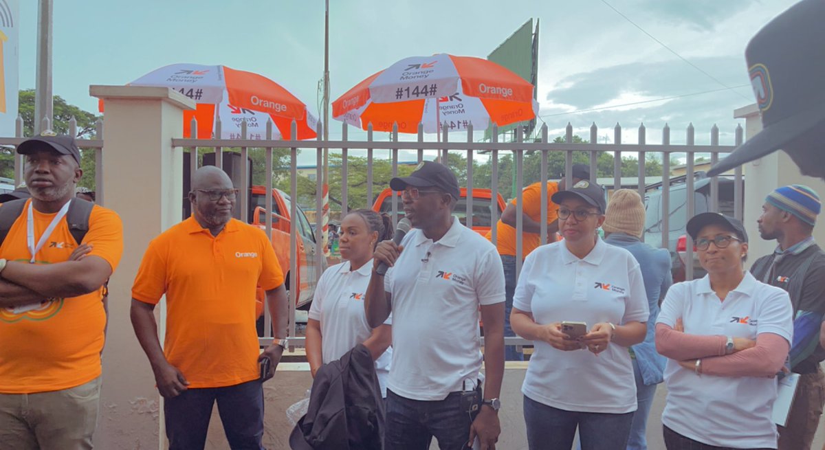 QuenumZ's tweet photo. Tous au service de nos clients, journée terrain spéciale 10 ans #OrangeMoney
@orangeguinee_gn @orangeafrica @Kmed79 @Nfamory1er @Mr_AHYEE @AKarim_Bangoura https://t.co/F7D8al01ut