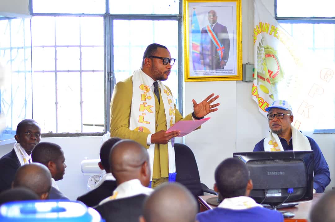 GPKL_ongd's tweet photo. 🚨 Visite de l'Honorable Me @kazadi_peter au siège social de la #GPKL. Au cours d'une réunion avec les membres du Comité National, Honorable Me @kazadi_peter a exhorté sur #leadership et aux valeurs morales, gage de bon fonctionnement de la structure. #GPKL_RDC #GPKL_ASBL https://t.co/2qMPVrraOG