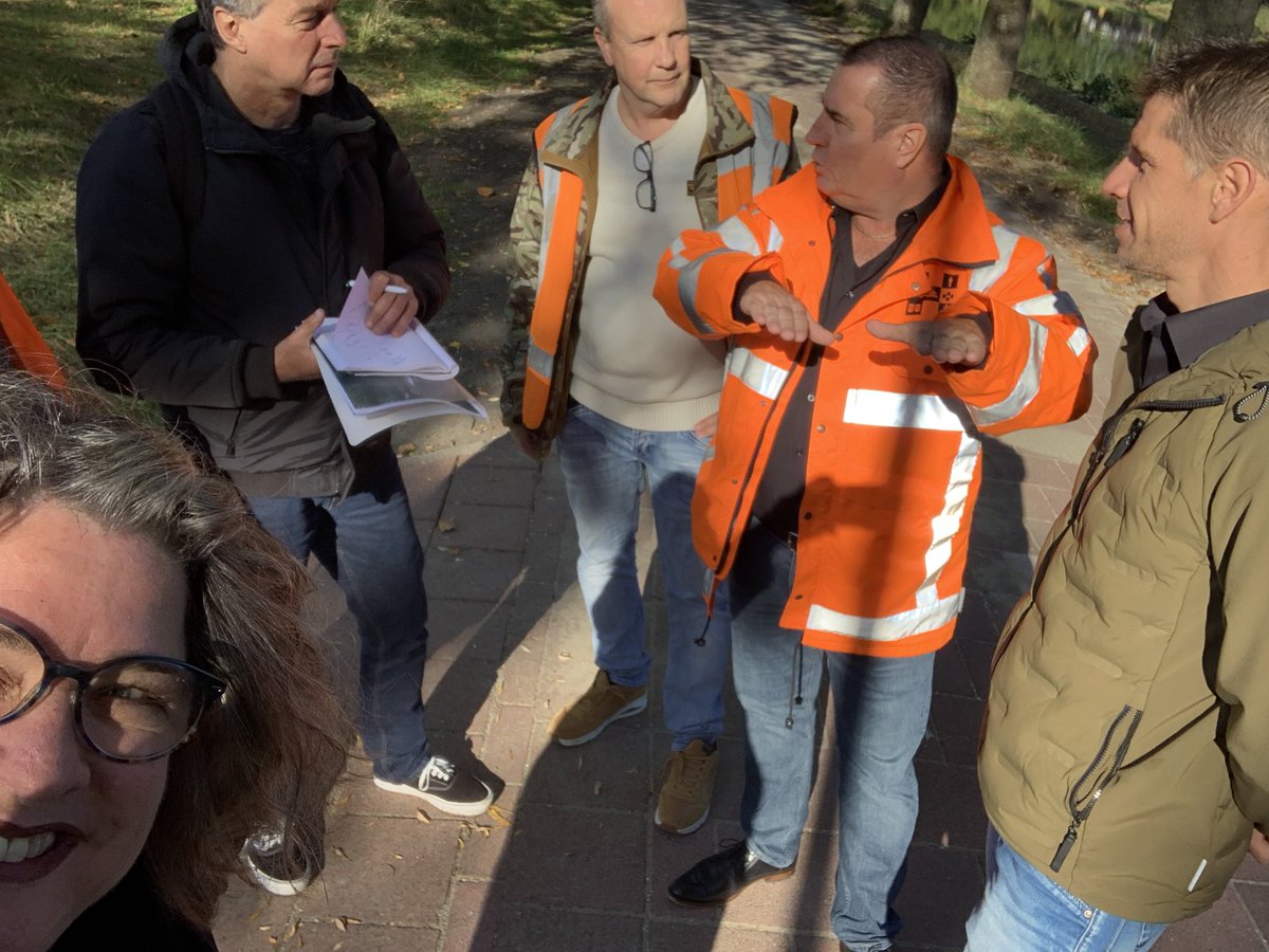Msteffenswater's tweet photo. Het fietspad langs de Van HeuvenGoedhart Laan ligt er weer mooi bij in het zonnetje! Na veel klachten over wortelopdruk is het grondig aangepakt door de mannen vd Waterwolf en halfsteens gestraat ipv in lintlagen, waarmee de veiligheid vd fietsers enorm verbeterd is! https://t.co/3DE261QJY2