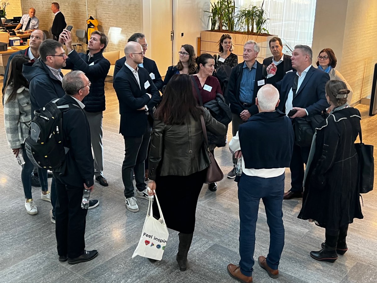 Begin oktober (2022) bracht een circulaire handelsmissie uit Brussel en Wallonië een bezoek aan het Stadhuis/Stadhuistoren van de <a href="/gem_Eindhoven/">gemeente Eindhoven</a> Centraal stond de aanpak <a href="/IMPULSenergie/">!MPULS</a> bij de renovatie van het Stadhuis en Stadhuistoren op gebied van verduurzaming en circulariteit