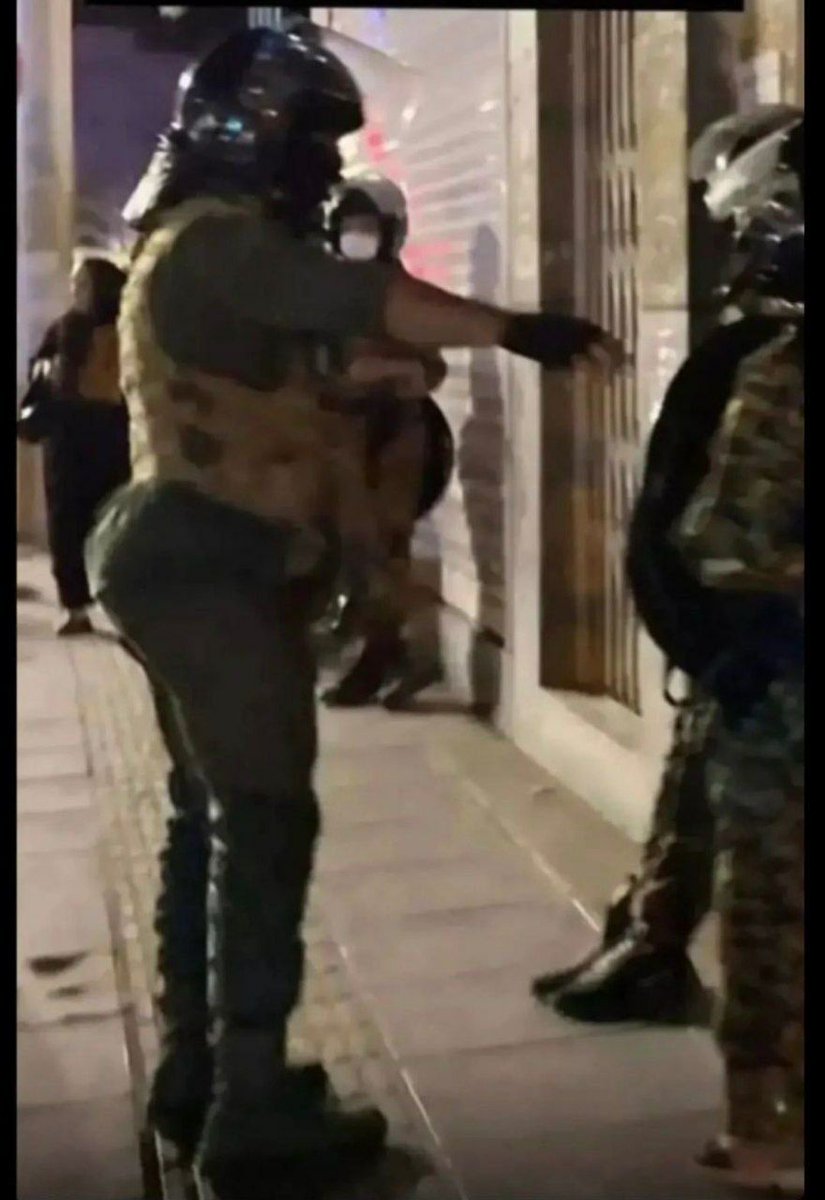 این اول کون بوده بعد دستو پا در اورده😂
#مهسا_امینی 
#اعتصابات_سراسری