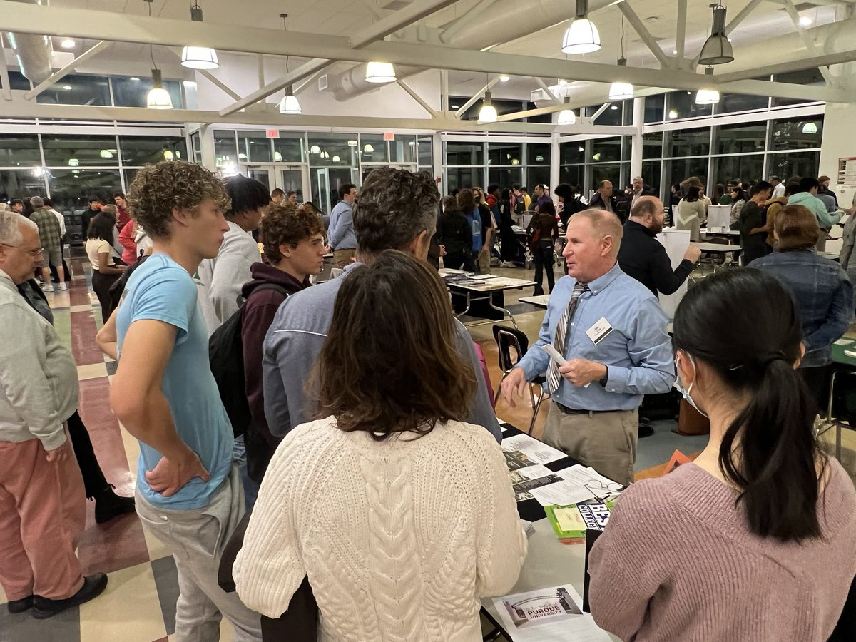 NewtonNHSCandCC's tweet photo. Thank you to all the College Admissions reps, students and families for coming to NNHS College Nights last night! We host our second one TONIGHT with 65 different colleges followed by Financial Aid Night at 7:30. See you there! #Classof2023 #Classof2024 https://t.co/ti0iU6zwNe