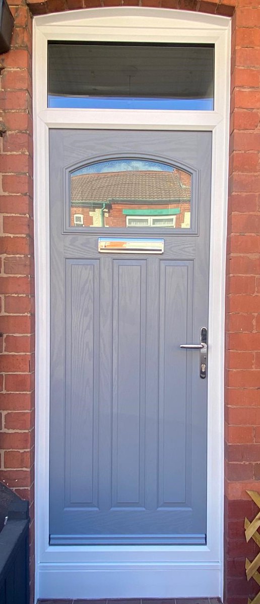 Before and after - replacing a tired UPVC door, with a 'Havana' composite door in Moondust, complimented by a new top light, brightening up this property
A sprinkling of Moondust working wonders, coupled with the TeamHilbre installers
#hilbrewindows #teamhilbre #Compositedoors