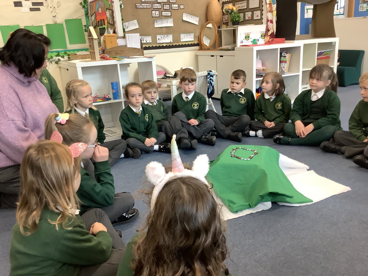 StMarysRCSch's tweet photo. A very thoughtful Class Worship with Mrs Cerqua this morning, showing Dosbarth Llew how to plan and lead a class worship. 
Diolch yn fawr @StMarysHT ! 
#CatholicLife #CuriousandActive https://t.co/IPULWSHttv