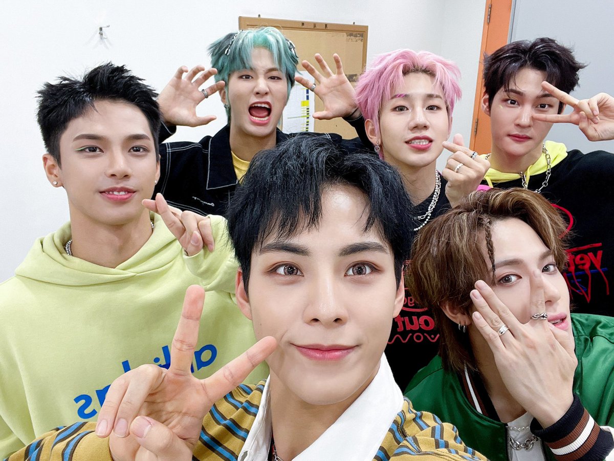 tan__official_'s tweet photo. [#TAN_BEHIND] #쇼챔피언

#Beautiful_LIE 뮤비를
그대로 그려놓은 듯한
#쇼챔 컴백 무대💖
잘 보셨나요 🫶🏻

첫 시작을 소다와 함께해서
더 힘이 나는 것 같아요 😘

앞으로의 활동도
햄볶하게 달려보아요🛸
엽이는 우리의 마음속에 함께💖

#TAN #티에이엔 #창선 #주안 #재준 #성혁 #현엽 #태훈 #지성 https://t.co/aswtFaPAtQ