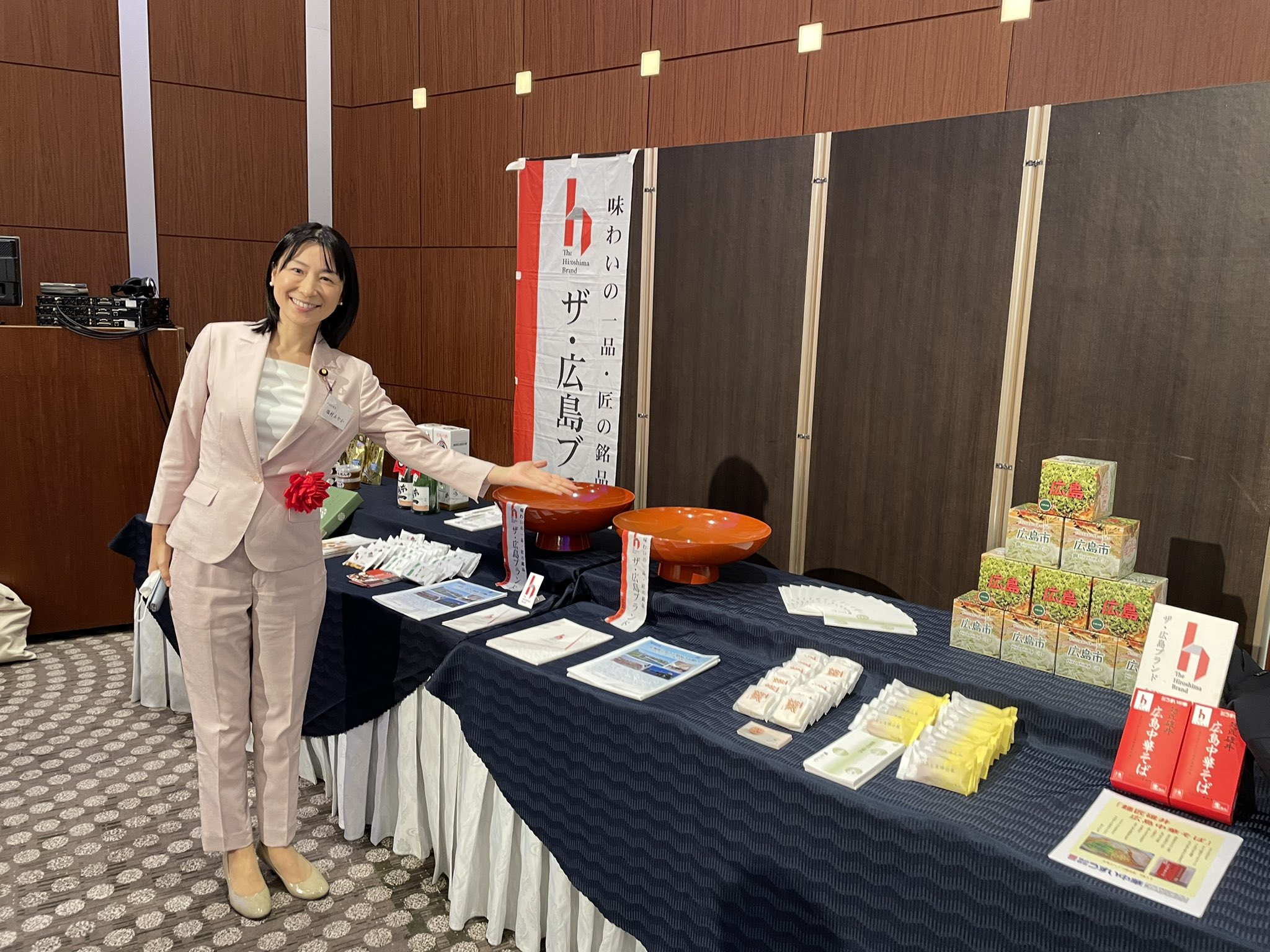 塩村あやか 参議院議員 りっけん 広島県人会の役員懇談会に参加しています 広島ブランドをご存知ですか 広島電鉄クラウドファンディングもある 返礼品は素敵とのこと 私は広島人であります T Co 21ejaaisyt Twitter