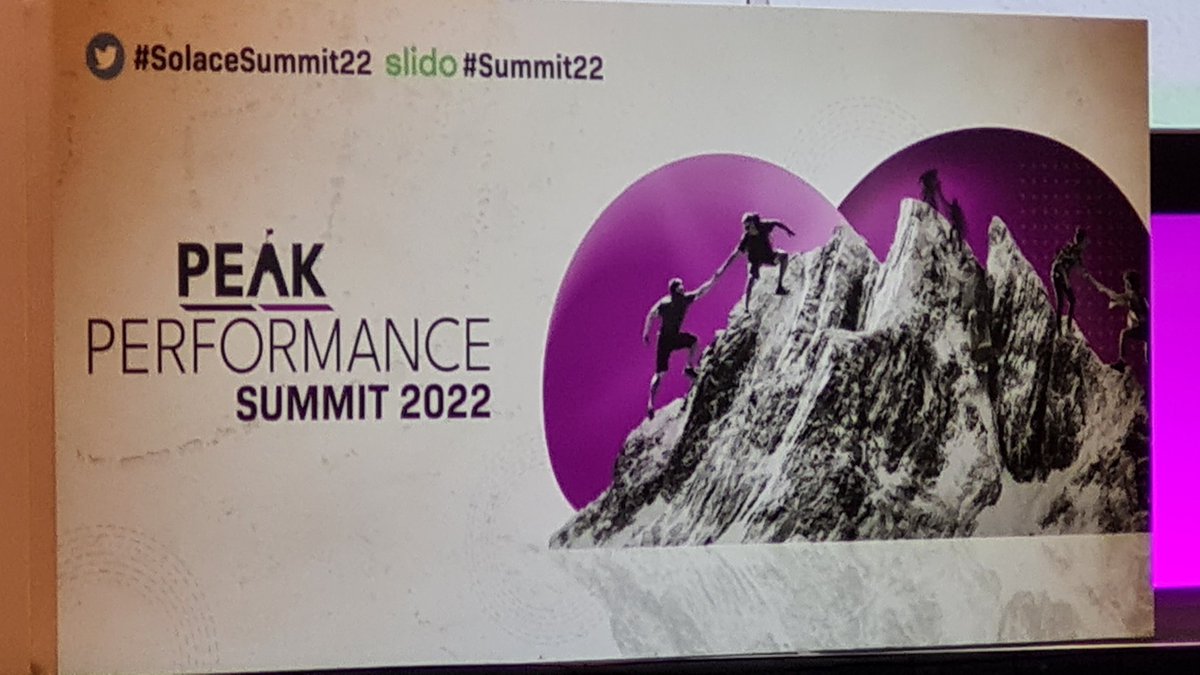 "Digital isn't for the IT department to do... it's about people, and all of us... #collaboration being key". <a href="/AlisonMc_F/">Alison Mckenzie-Folan</a> brings clarity to the opportunity in embracing the digital revolution. #SolaceSummit22 #Digital #scienceofservice #mitie