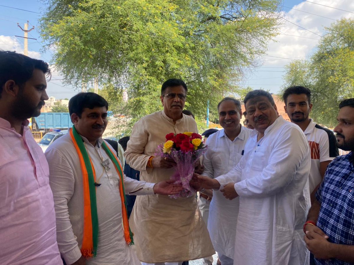 OPDhankar's tweet photo. आज भाजपा हिसार जिला कार्यालय पर पहुंचकर कार्यकर्ताओं से संवाद कर आदमपुर उप चुनाव की तैयारियों का जायजा लिया। #BJP4Adampur https://t.co/xoZJvQpJwO