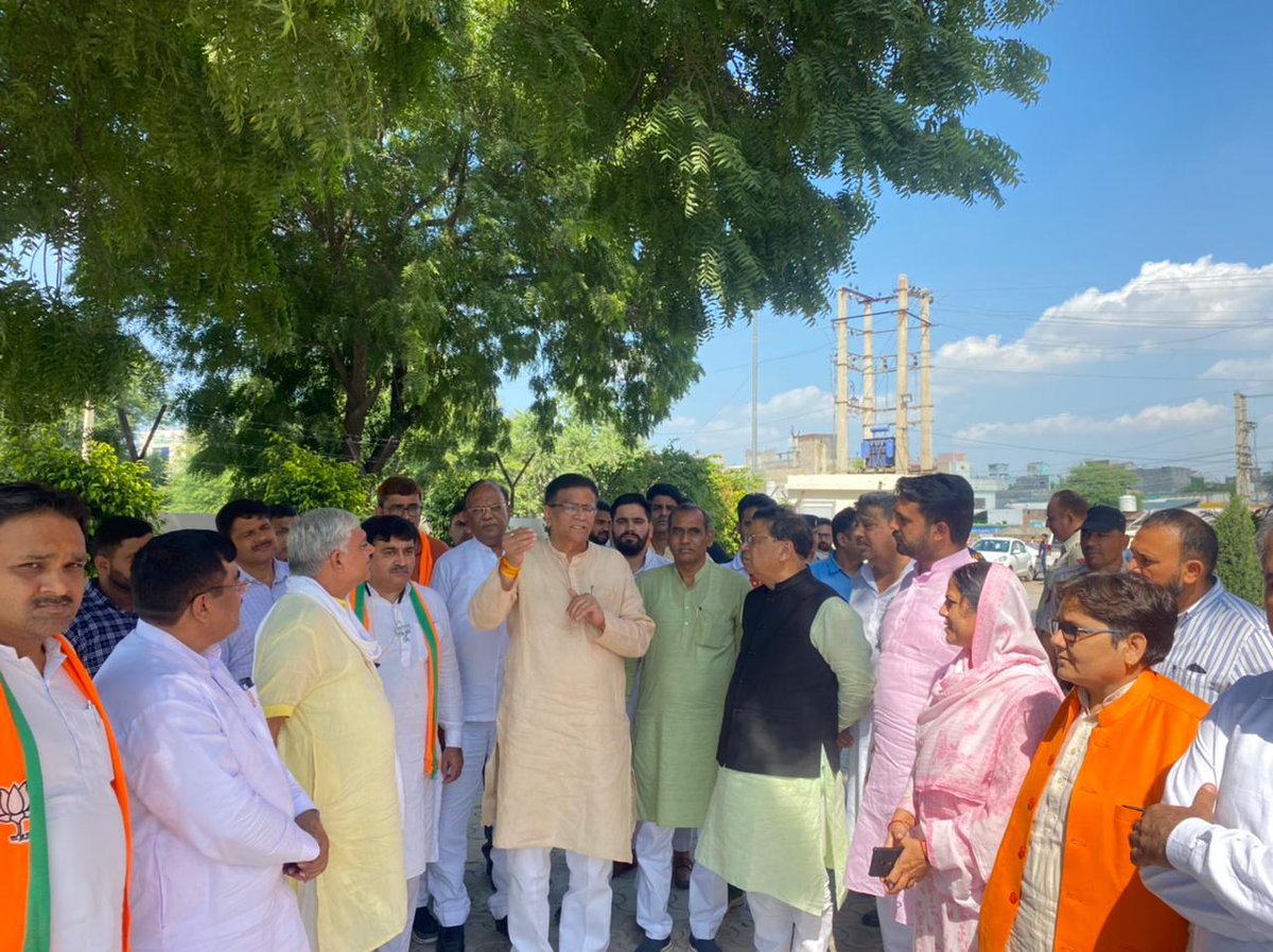 OPDhankar's tweet photo. आज भाजपा हिसार जिला कार्यालय पर पहुंचकर कार्यकर्ताओं से संवाद कर आदमपुर उप चुनाव की तैयारियों का जायजा लिया। #BJP4Adampur https://t.co/xoZJvQpJwO