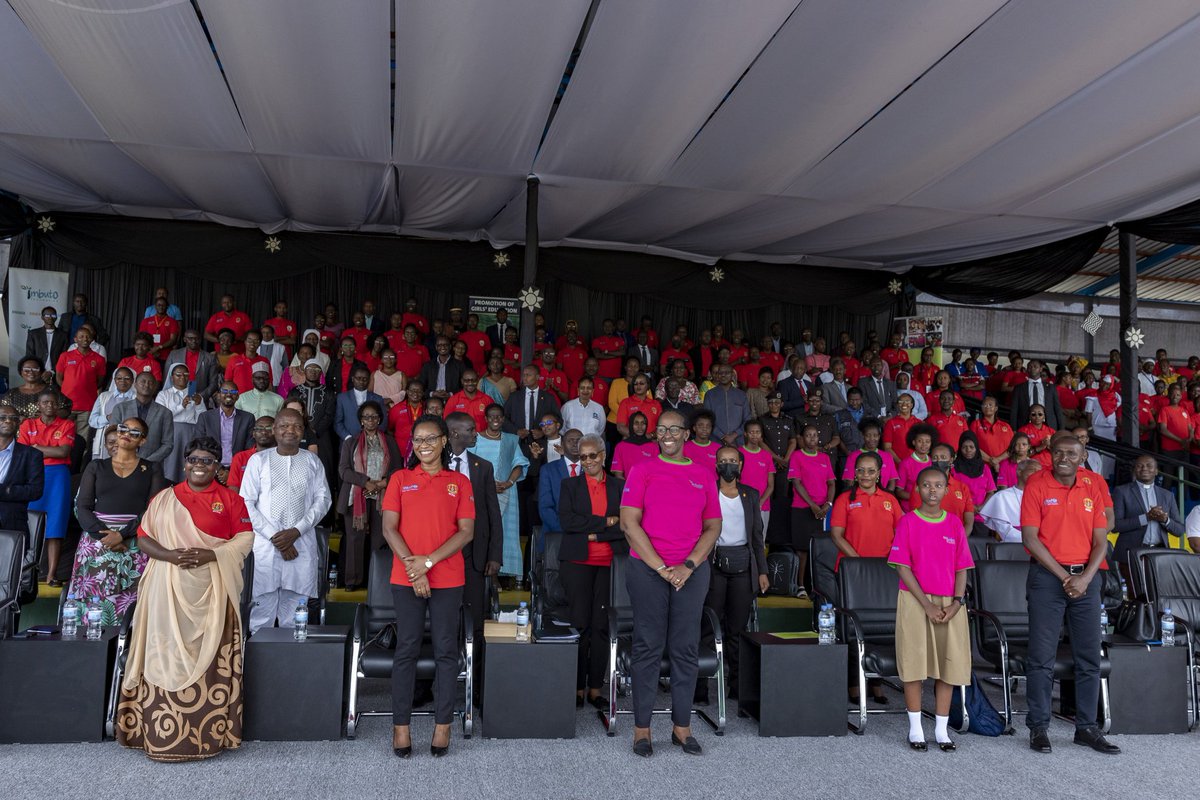 NgenziEddyPeter's tweet photo. First lady show love and empowers young girls, international girl child day, and reward winners in the national examination called  #InkubitozIcyeza 

#IDGC2022 #girls #IDGC2022 #IDGD #Rwanda #RwOT #RwotGain https://t.co/gCQJDBKiEQ