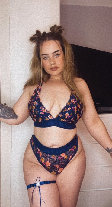 THANKS FOR 6K!   here&rsquo;s more of the mom bod, incase you change your mind😋✨ https://t.co/GHZS1TGBJU<a href="/tag/humpday"class="tags"><span>#humpday</span></a>