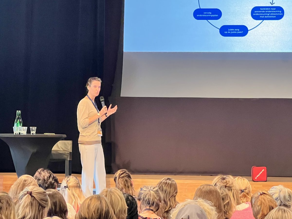 Lian Siebelt, met #ketenregie naar #kansrijkesamenwerking! Conferentie samen voor een #kansrijkestart <a href="/PharosKennis/">Pharos</a> <a href="/MinVWS/">Ministerie van VWS</a>