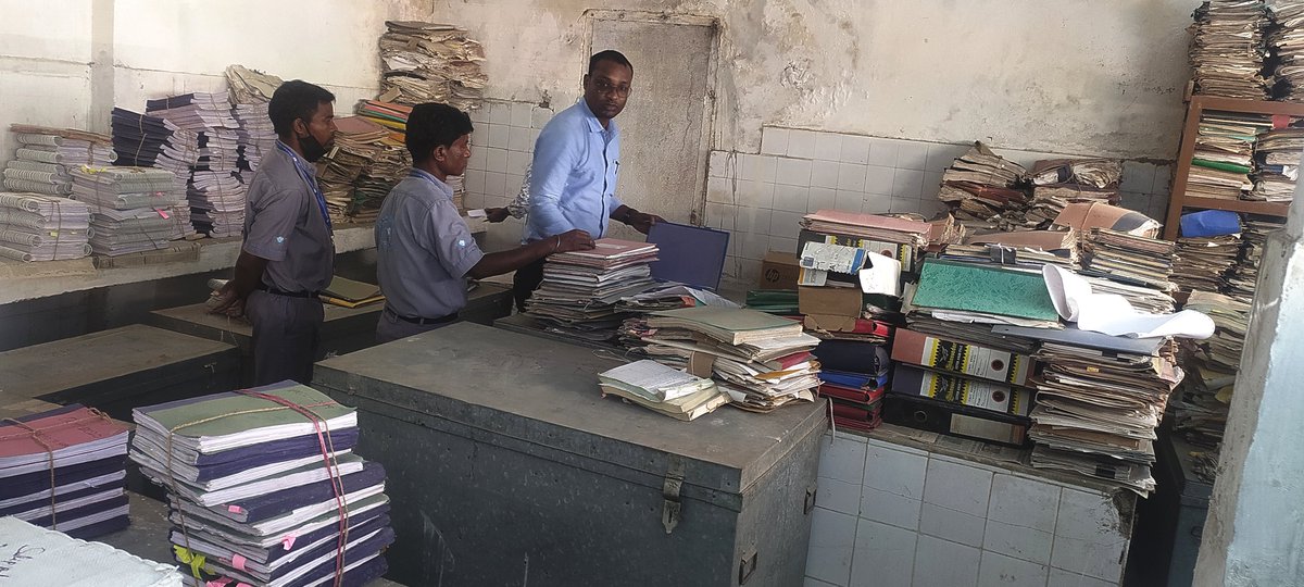 aaiRanchiApt's tweet image. #weedingout of old and obsolete records and scrap materials is being undertaken by Finance Section of #AAI's @aaiRanchiApt under #SpecialCampaign2 to secure neat and clean work place and effective utilization of available resources.
@DARPG_GoI 
@AAI_Official 
@aairhqer