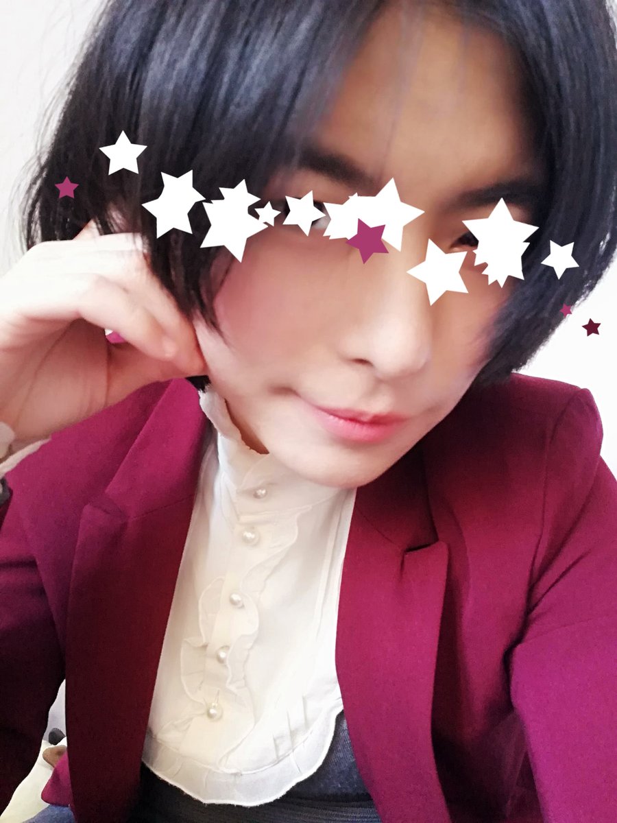 keisyuu113's tweet photo. 今日 #逆転裁判 21周年だと聞いてるので
えへへ(*´艸`*)✨
(ただの昔の証明写真を撮ってた時の写真ですw)
#NotACosplay https://t.co/yUW1aEexy6