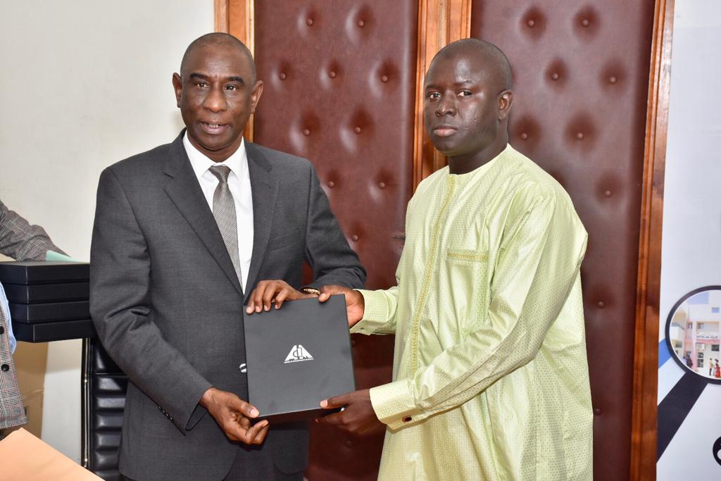 Gouv_Territoire's tweet photo. Le ministre était hier à la #Dct, à la #Dpdt, à l'Ial et à #l_Adm pour une visite de prise de contact. Il a tenu des réunions techniques avec le personnel sur les projets et programmes de ces structures rattachées à son département
#kebetu #mctadt #mamadou_talla https://t.co/GpaYk0Nv2t