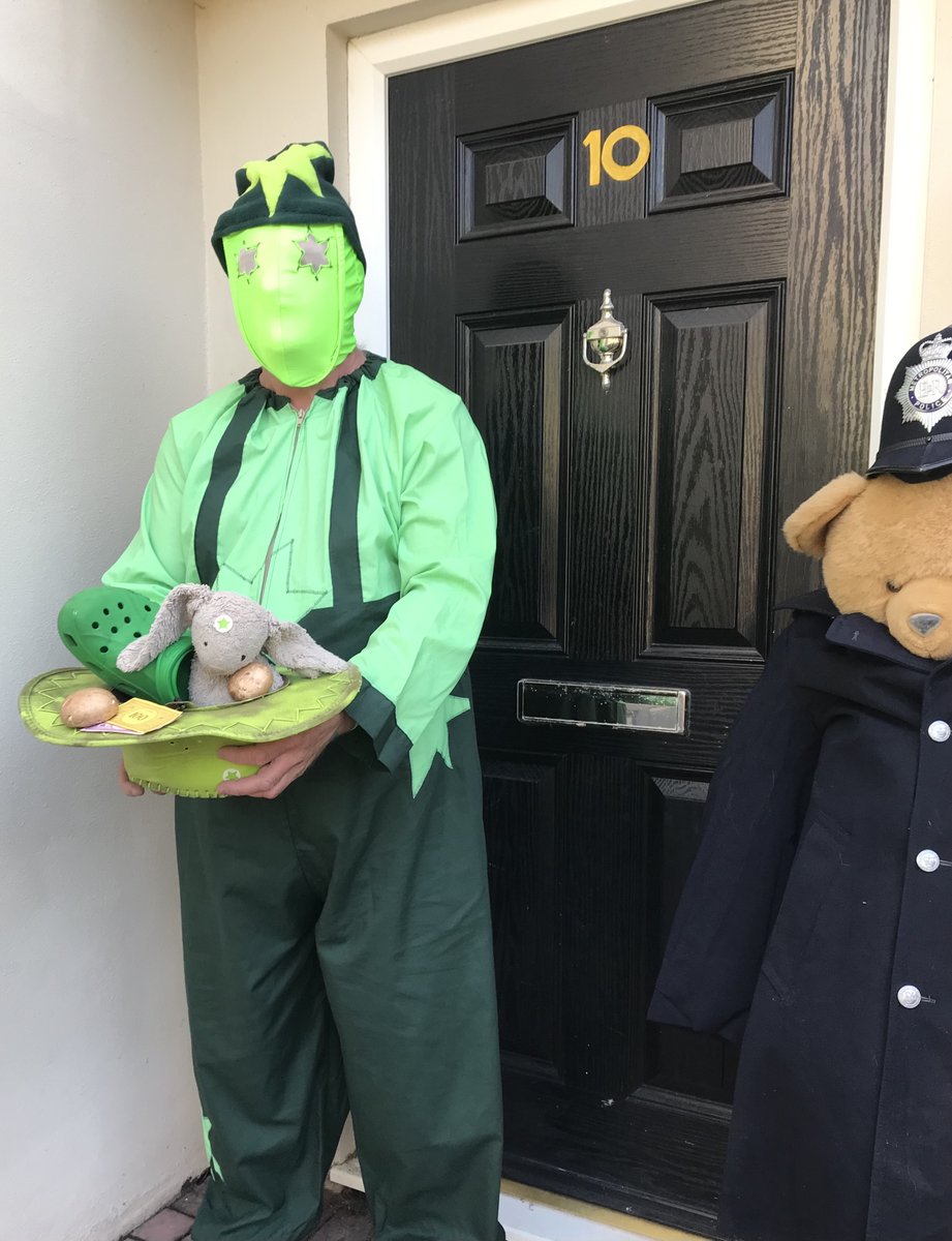 We said "get down on the street", nothing about 'Downing Street' hence his fruitles haul of a stffed teddy, Monopoly money, 2 mushroom and a shoe. Going to be more reliant on Lottie &amp; her mates for sure. Pls help 
gofund.me/3a095b63