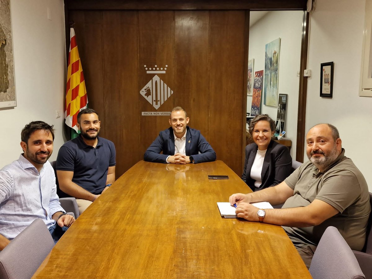 enchufing (@enchufing_com) on Twitter photo La semana pasada nos reunimos con Carlos Cordón, Alcalde de <a href="/Cerdanyola/">Cerdanyola</a>, para preparar la participación de @enchufing en la VI Edición de Innpulso Emprende que tendrá lugar el 14 de octubre en <a href="/Valencia/">Valencia</a> <a href="/puntinfo/">Cerdanyola .info</a> <a href="/CerdanyolaE/">Cerdanyola Empresarial</a> @cerdanyola <a href="/redinnpulso/">Red Innpulso</a> #innpulsoemprende22 ¡Gracias! La semana pasada nos reunimos con Carlos Cordón, Alcalde de <a href="/Cerdanyola/">Cerdanyola</a>, para preparar la participación de @enchufing en la VI Edición de Innpulso Emprende que tendrá lugar el 14 de octubre en <a href="/Valencia/">Valencia</a> <a href="/puntinfo/">Cerdanyola .info</a> <a href="/CerdanyolaE/">Cerdanyola Empresarial</a> @cerdanyola <a href="/redinnpulso/">Red Innpulso</a> #innpulsoemprende22 ¡Gracias!