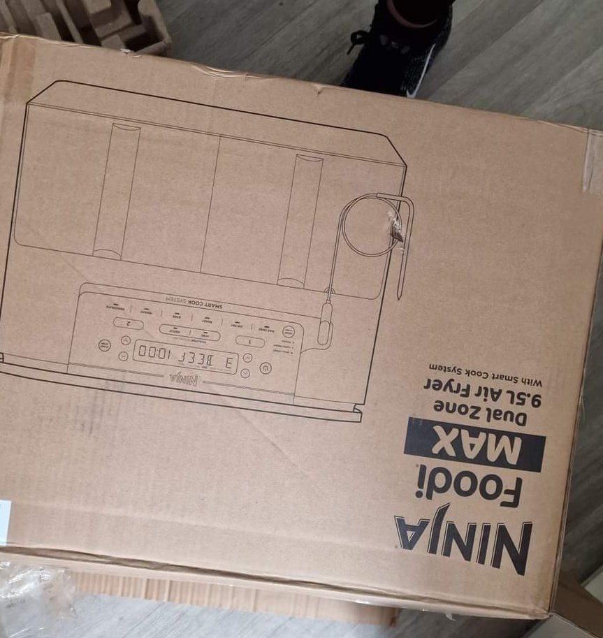 kriscross87's tweet photo. @qvcuk @QVC there has been a rise in thefts for your deliveries of the Ninja Dual Fryers with your courier. Can someone please look into this and their policies for unattended delivery? I've received an update on my order that its gone missing at their depot &amp; I'm not the only 1 https://t.co/nYB8Jubuun