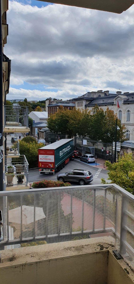 huynhdav's tweet photo. Je suis favorable à la piétonnisation mais opposé aux modalités locales : absence de concertation avec les habitants et commerçants, fermeture de PV Couturier axe départemental, défaut d’étude sérieuse. Dans la vie, rien n’est tout blanc/noir #clamart
#pietonnisation
#amateurisme https://t.co/EIN5GDdYg8