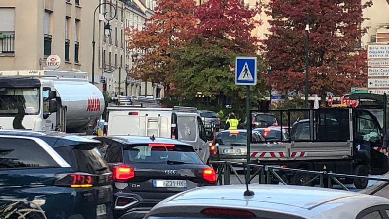 huynhdav's tweet photo. Je suis favorable à la piétonnisation mais opposé aux modalités locales : absence de concertation avec les habitants et commerçants, fermeture de PV Couturier axe départemental, défaut d’étude sérieuse. Dans la vie, rien n’est tout blanc/noir #clamart
#pietonnisation
#amateurisme https://t.co/EIN5GDdYg8