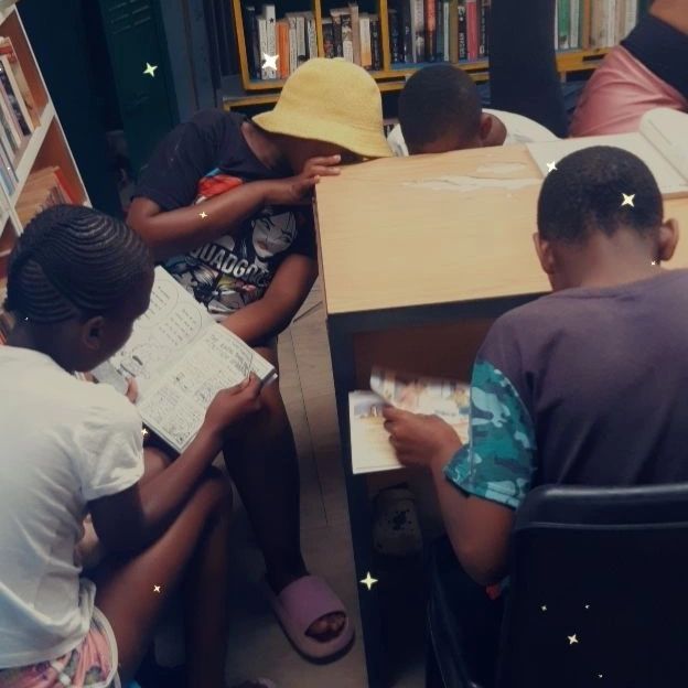 UpToMeSA's tweet image. It is a pleasure to see this community taking pride and gaining benefits from this tiny 18-square-meter library. Check out the amazing work the volunteers are doing: ➡➡ facebook.com/UpToMeSA/posts… 

#uptome #mychancemychange #TogetherWeCan #WomenSupportingWomen