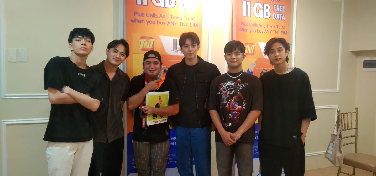 mikkibias's tweet photo. A biggest thank you to @tntph @lloyd_genesiran for bringing @BGYO_members near to me, 8-10 hours of land travel is all WORTH IT. Nanginig, Naiihi, Natatae, kinakabahan sa swab!
I love you all boys forever.

#TNTSayaFestsaZamboangaHermosa

#BGYO @bgyo_ph https://t.co/nsY2j29MK3