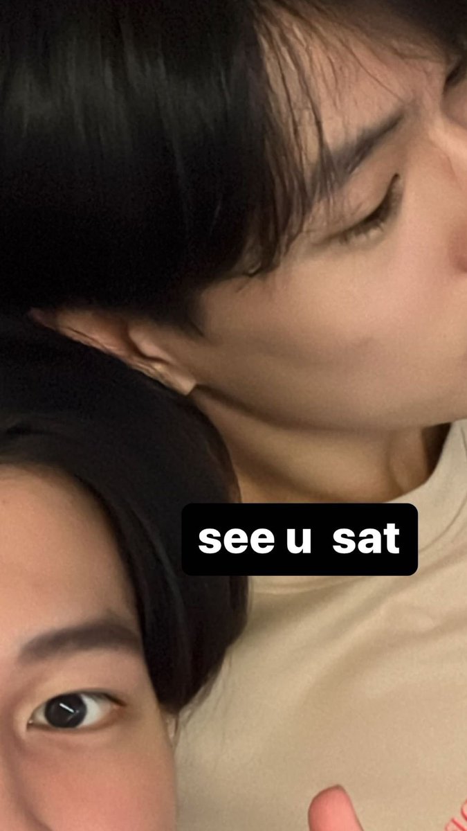 ppnaraviet's tweet photo. The forever PondPhuwin leaning their heads to each other 🧡🤍

**Last picture - Pond was the one who really zoom the picture to their heads LMAO 

 #ปอนด์ภูวินทร์ #ppnaravit #phuwintang https://t.co/i77IoHcypx