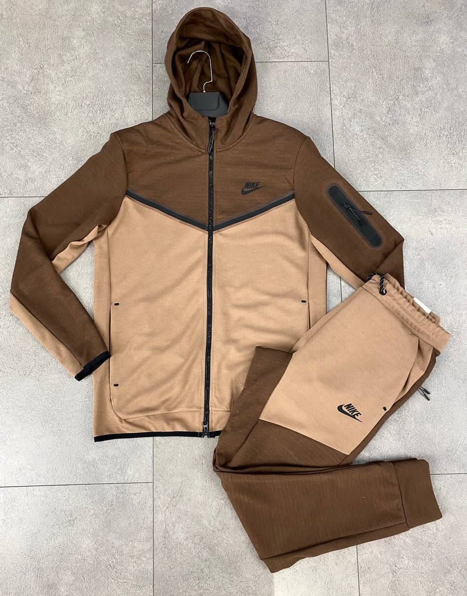 BrotherShop221's tweet photo. Réduction de nos produits 🔥
Nike Tech double fleece 
Prix 🏷 25000fr au lieu de 30000 fr 
Livraison partout paiement à la porte https://t.co/NRVb4qdW5D