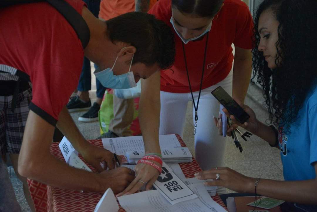 Y llegamos a nuestro Congreso FEU a nivel de <a href="/univholguinera/">UniversidadHolguin</a> . Nuestros jóvenes fieles a su historia.